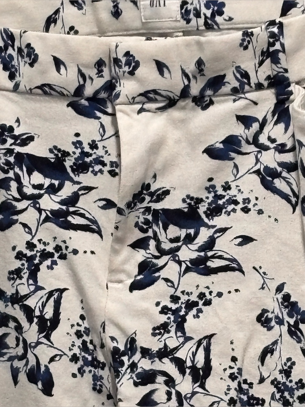 🟣GAP White and Blue Floral Cropped Pants - Picture 3 of 14